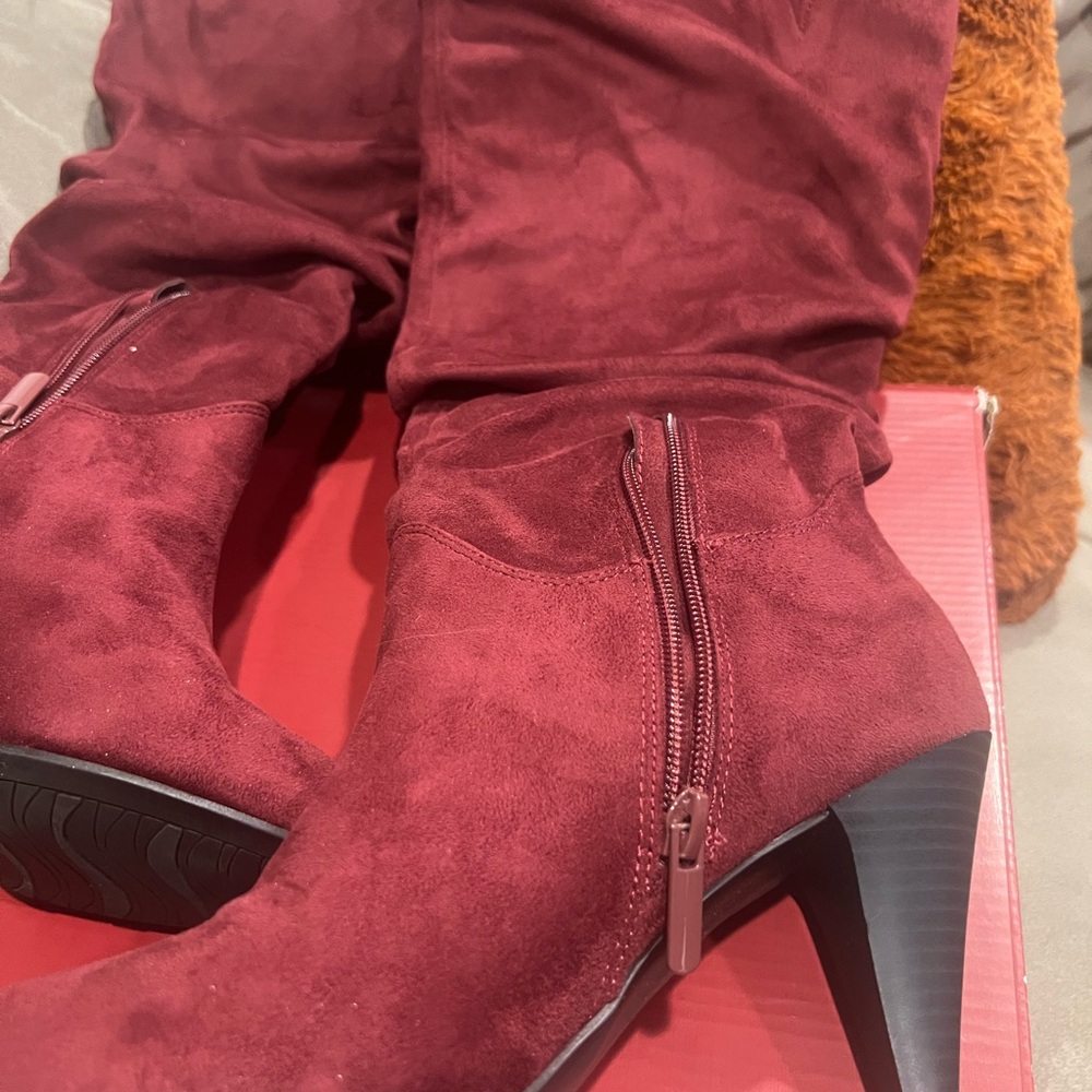 NWT Dressbarn Burgundy Heeled Boots - Picture 5 of 15